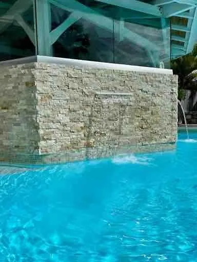 Orient Bay Beach Front Apartment 0*, Orient Bay